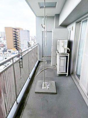 【バルコニー】 | ベレッツァ尼崎 | 南向きバルコニーのため、洗濯物もしっかり乾きます