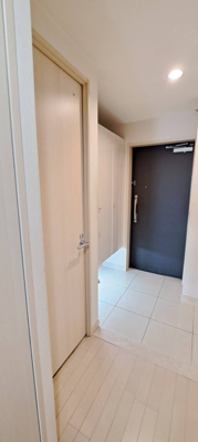 【玄関】 | ベレッツァ尼崎 | 間接照明の明るい玄関