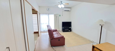 【居間・リビング】 | ベレッツァ尼崎 | 南東角住戸、陽当たり・通風・眺望良好のオール電化マンション