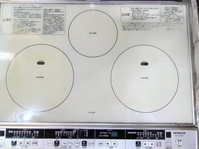 【キッチン】 | ベレッツァ尼崎 | 作業台がフラットなので掃除がしやすく、共働きや子育てなどで家事時間が取りにくい家庭には
嬉しいIHクッキングヒーター