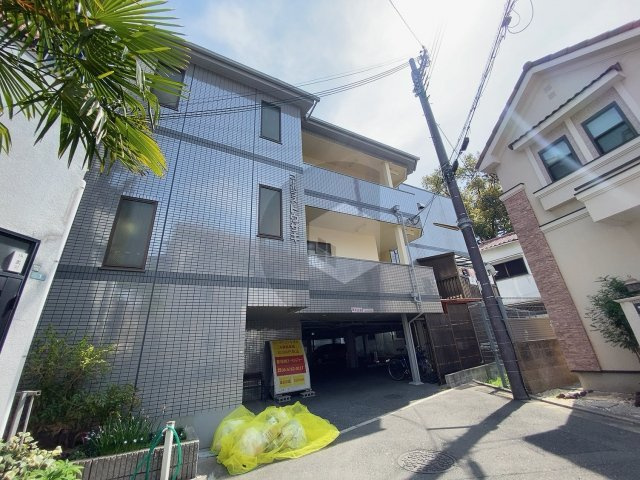 コーポラストウザキの外観