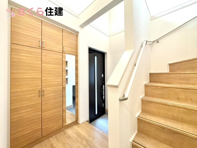 ブルーミングガーデン下野市川中子　１号棟のその他|同社施工物件の写真です。見せるキッチン。ダイニングとの空間のつながりがスペースのゆとりを生み出します♪										
