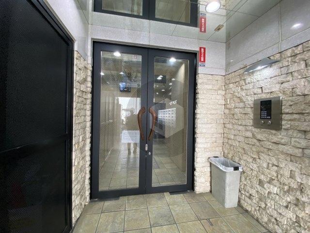 ブルグリンコート布施駅前のエントランス