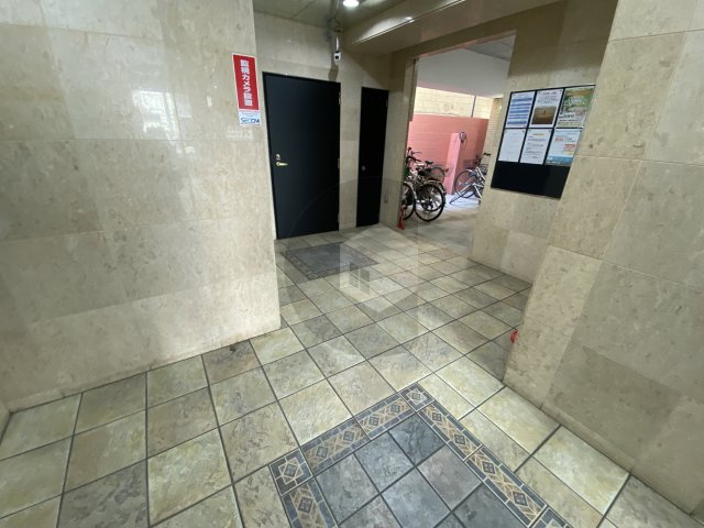 ブルグリンコート布施駅前のロビー