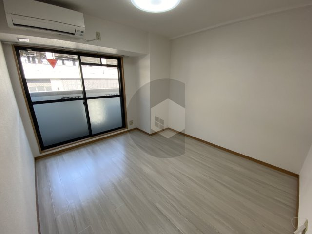 ブルグリンコート布施駅前の居間・リビング