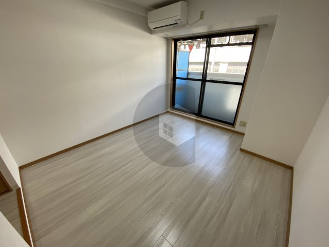 ブルグリンコート布施駅前の居間・リビング