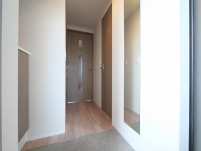 【玄関】 | ブランシエスタ天満 | 明るい玄関です