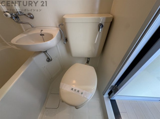 浴室にトイレがあります