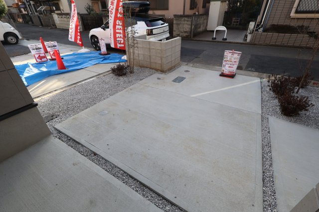 《仲介手数料無料》練馬区石神井台８丁目20-27新築一戸建てケイアイグレースの駐車場
