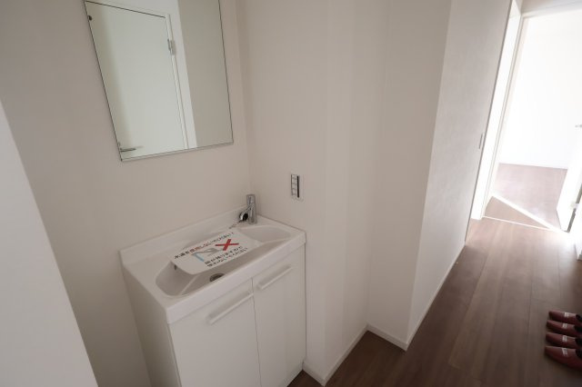 《仲介手数料無料》練馬区石神井台８丁目20-27新築一戸建てケイアイグレースの独立洗面台
