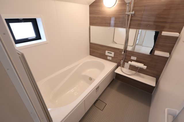 《仲介手数料無料》練馬区石神井台８丁目20-27新築一戸建てケイアイグレースの浴室