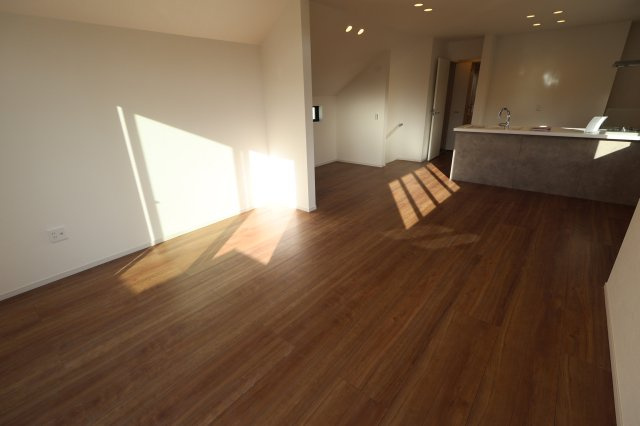 《仲介手数料無料》練馬区石神井台８丁目20-27新築一戸建てケイアイグレースの居間・リビング