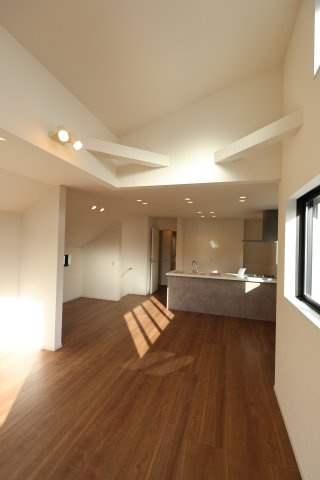 《仲介手数料無料》練馬区石神井台８丁目20-27新築一戸建てケイアイグレースの居間・リビング