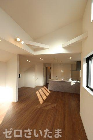 《仲介手数料無料》練馬区石神井台８丁目20-27新築一戸建てケイアイグレースの居間・リビング