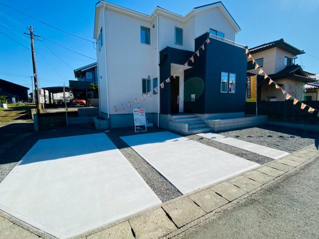 よかタウン／東区桜木４丁目２期／１号棟の前面道路含む現地写真