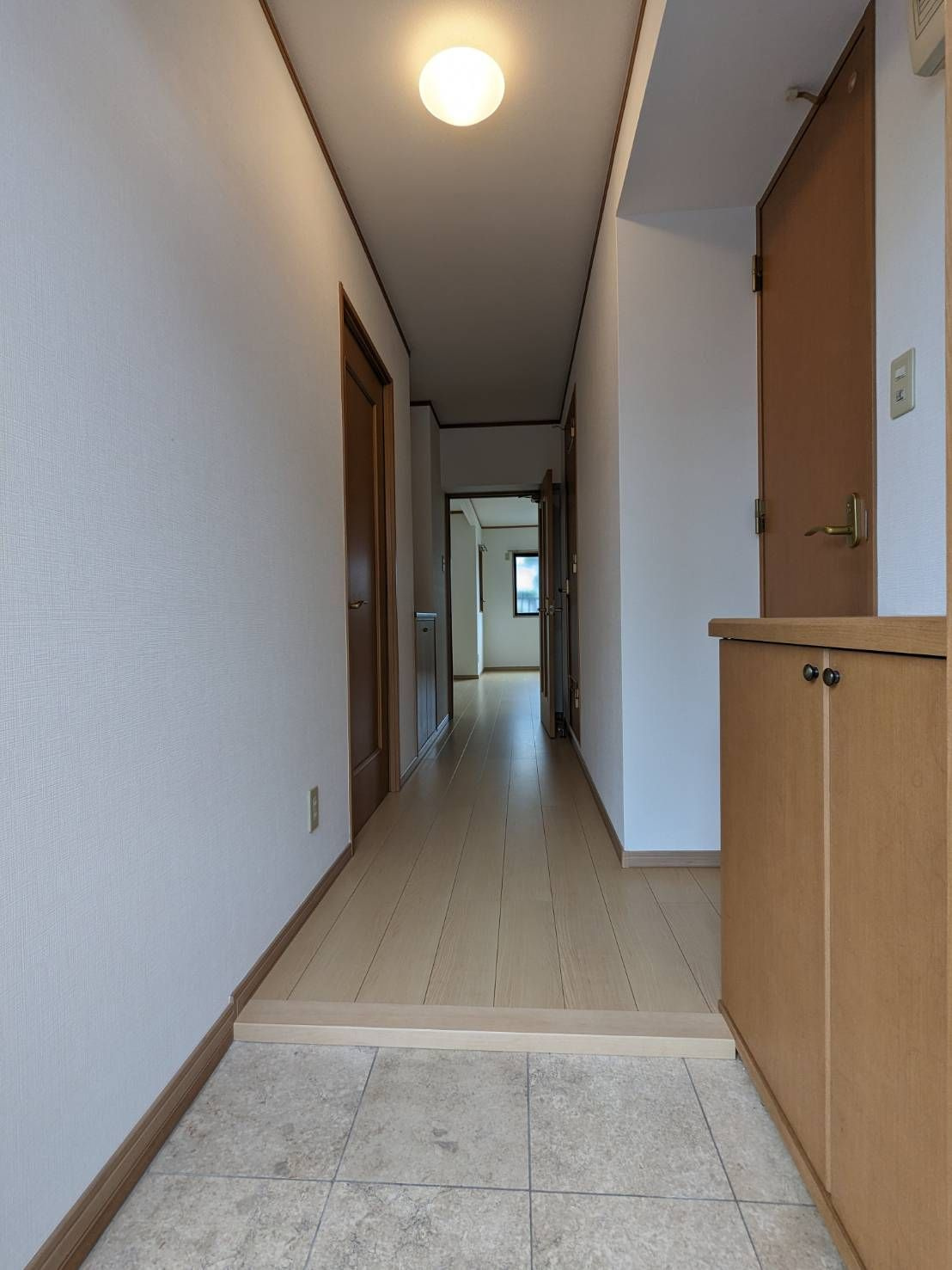 セピアコートの玄関|落ち着いた玄関です