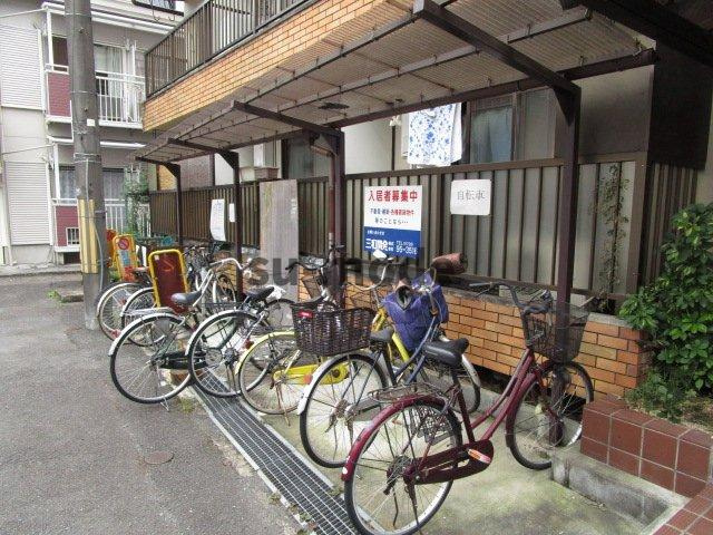 エンジェリマンションの駐車場