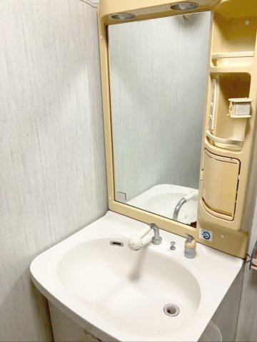 福岡市東区美和台5丁目　中古戸建の独立洗面台|収納力のあるキャビネット付きの洗面化粧台！