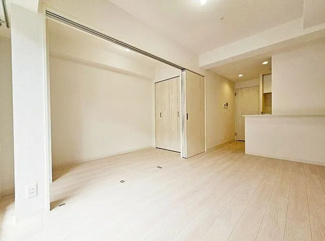 【洋室】 | ソルテラスOSAKA緑橋クレアスト | 使い勝手のいい洋室です