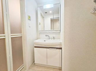 【洗面所】 | ソルテラスOSAKA緑橋クレアスト | 忙しい朝には欠かせない洗面所です