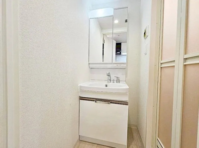 【洗面所】 | ソルテラスOSAKA緑橋クレアスト | 忙しい朝には欠かせない洗面所です