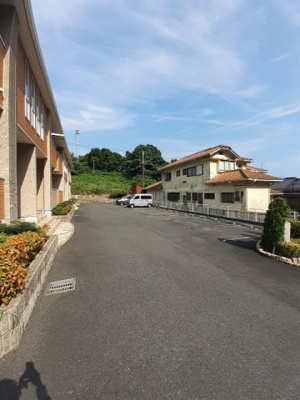 【駐車場】 | Ｅ’ｓ　Ｇａｒｄｅｎ　Ｂ　２DKHW | カースペースがあります