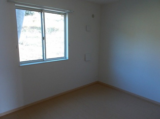 【内装】 | Ｅ’ｓ　Ｇａｒｄｅｎ　Ｂ　２DKHW | 明るい室内です