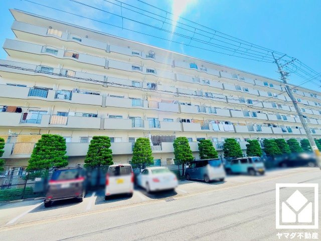 吉祥院ガーデンハイツC棟の外観