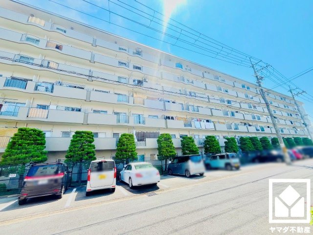 吉祥院ガーデンハイツC棟の外観