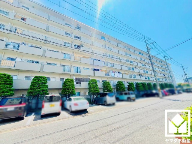 吉祥院ガーデンハイツC棟の外観