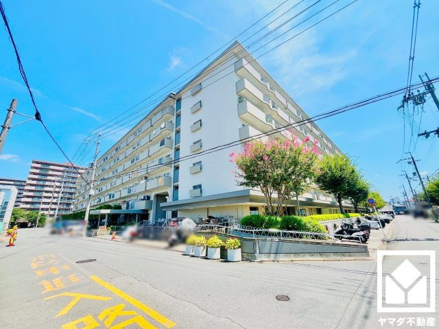 吉祥院ガーデンハイツC棟の外観