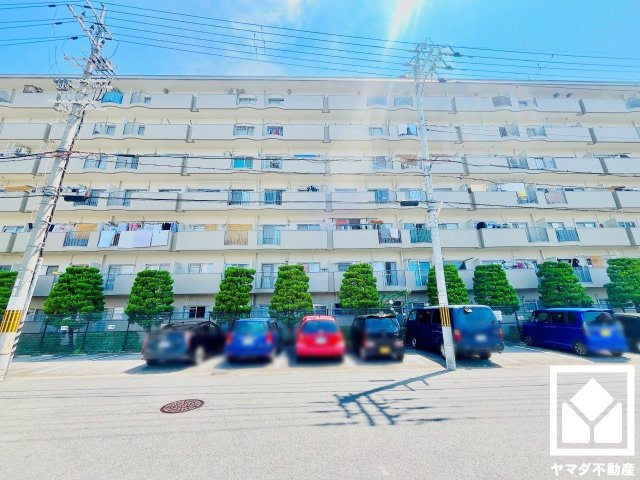 吉祥院ガーデンハイツC棟の外観