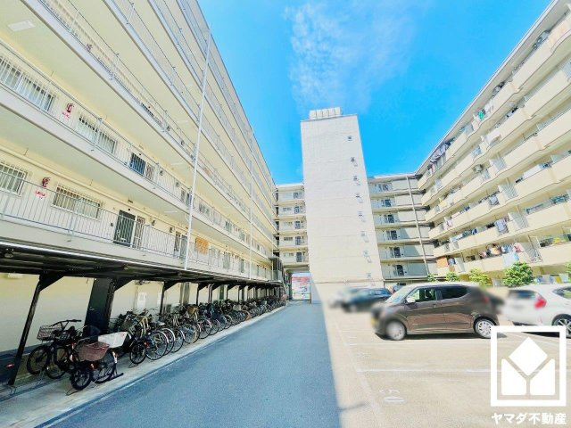 吉祥院ガーデンハイツC棟の外観