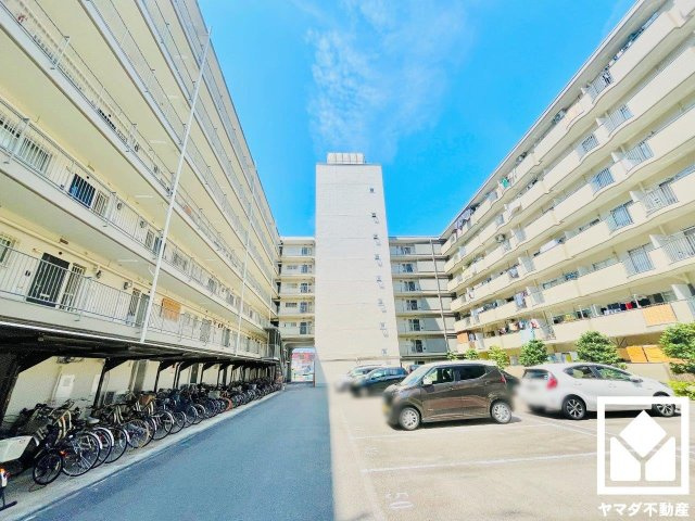 吉祥院ガーデンハイツC棟の外観
