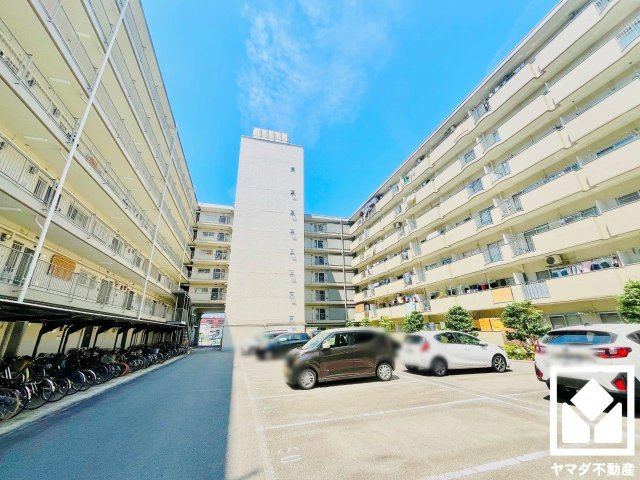 吉祥院ガーデンハイツC棟の外観