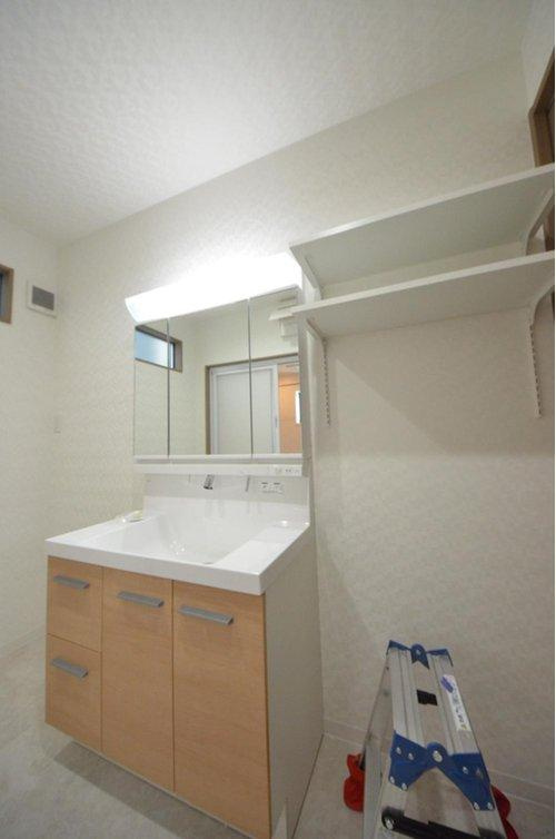 高取北1丁目の洗面所|広々とした洗面所。
収納スペースもしっかりあります。