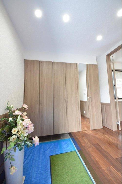 高取北1丁目の玄関|玄関には大容量のシューズボックスがあります。