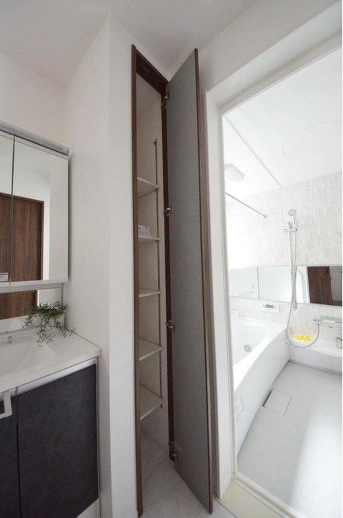 亀山南2丁目の収納|洗面所にも収納スペースがあります