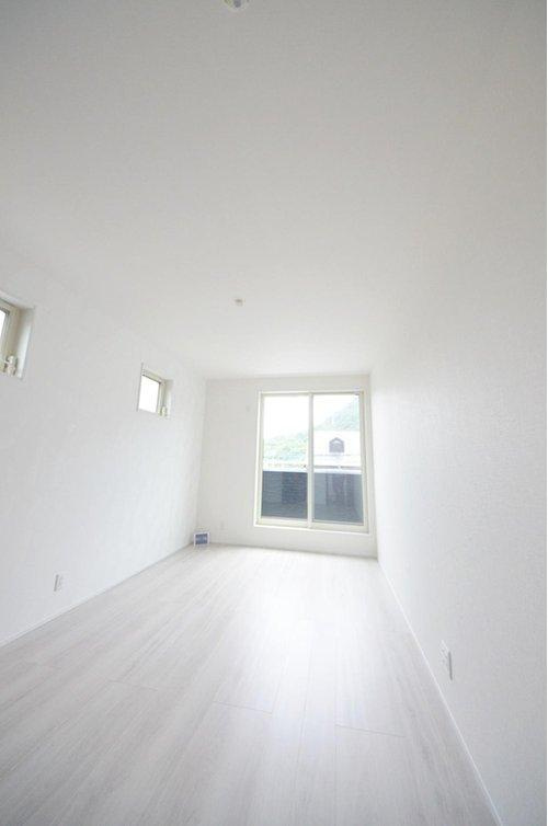 亀山南2丁目のその他|全居室収納スペース有、お部屋が広く綺麗に使えます