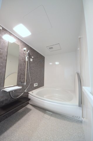 江波二本松二丁目の浴室|人気の換気乾燥暖房機付き。1坪以上あるタイプの大きなバスルームなので足を伸ばしてゆっくり湯船につかることができます