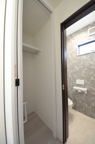 江波二本松二丁目の収納|廊下にも収納スペースがあります