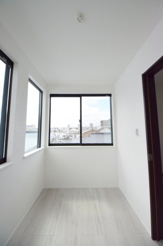 江波二本松二丁目のバルコニー|虫や花粉から洗濯物を守るサンルーム
陽当り良好です