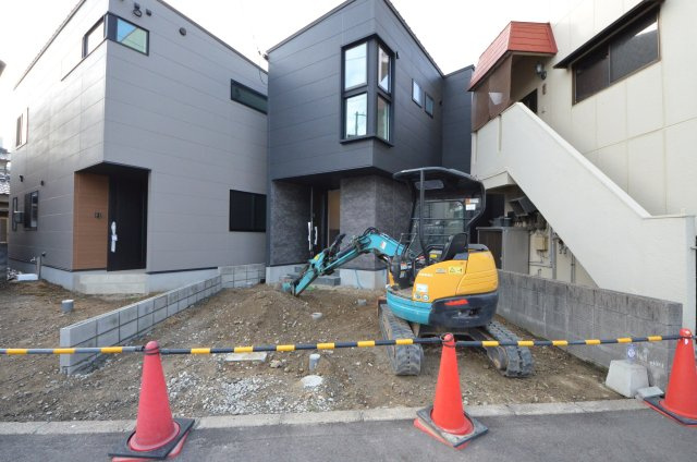 旭一丁目の駐車場|南区役所前電停歩18分
駐車2台可能です