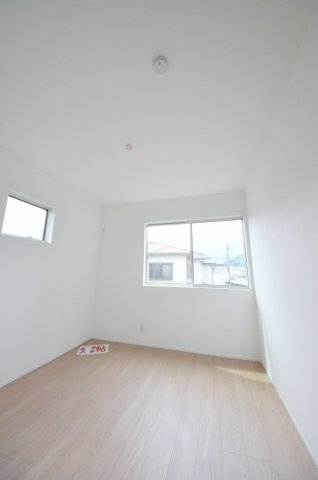 新宮一丁目の洋室|全居室収納スペース有、お部屋が広く綺麗に使えます