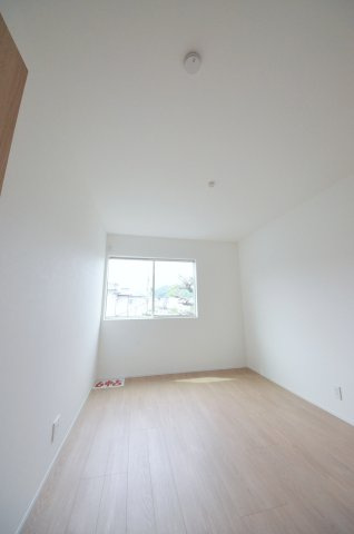 新宮一丁目の洋室|全居室収納スペース有、お部屋が広く綺麗に使えます