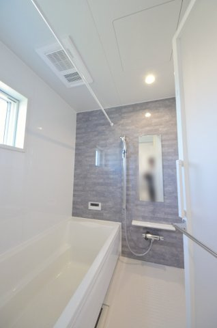 戸坂長尾台の浴室|人気の換気乾燥暖房機付き。１坪タイプの大きなバスルームなので足を伸ばしてゆっくり湯船につかることができます