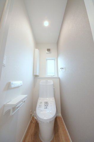 戸坂長尾台のトイレ|2階トイレ。勿論ウォシュレット付です。