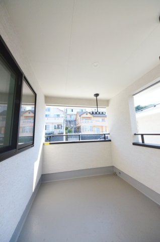 戸坂長尾台のバルコニー|バルコニーは屋根があるので急な雨でも安心です