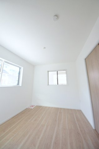 戸坂長尾台の洋室|全居室収納スペース有、お部屋が広く綺麗に使えます