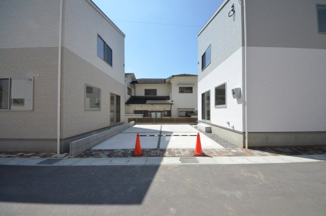 伴東三丁目の駐車場|AL伴駅徒歩5分の平地
駐車は2台可能です